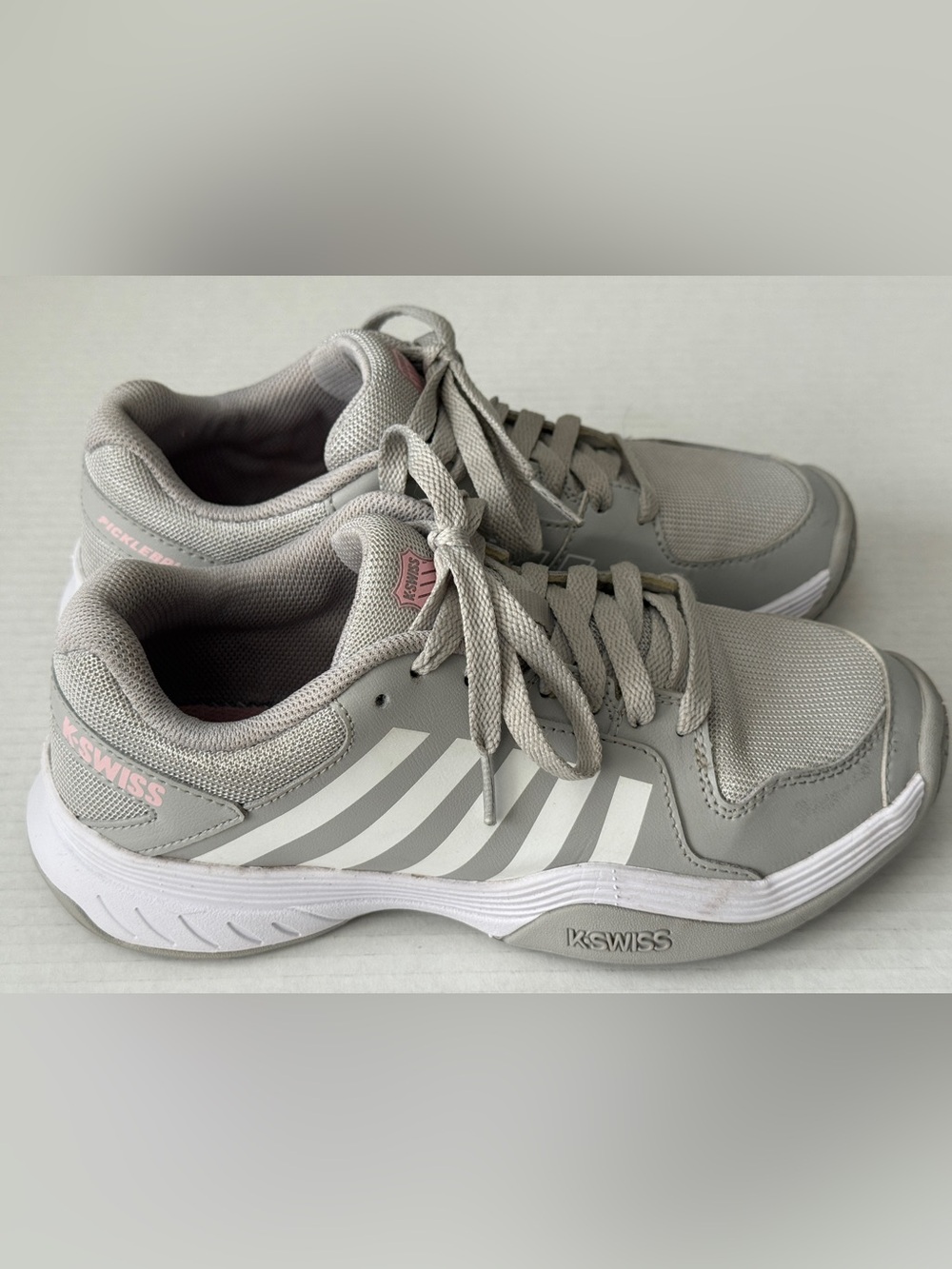 K-Swiss Court Express Pickleball Court Shoes Gray and White Women's Size 8 EUC